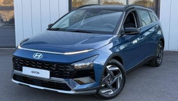 57685 : Hyundai Metz - Theobald Automobiles - HYUNDAI Bayon - Bayon - Vibrant Blue Métal/Toit+rétros Black - Traction - Essence