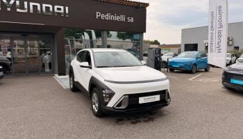 84120 : Hyundai PERTUIS - SA PEDINIELLI - HYUNDAI KONA Intuitive - KONA II - BLANC - Automate sequentiel - Essence / Courant électrique