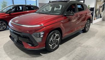 56000 : Hyundai Vannes - Park Lann Automobiles - HYUNDAI Kona - Kona - Ultimate Red métallisé/Toit/rétros Black - Traction - Hybride : Essence/Electrique