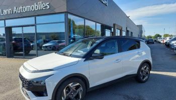 56000 : Hyundai Vannes - Park Lann Automobiles - HYUNDAI Bayon - Bayon - Atlas White Métal/Toit+rétros Black - Traction - Essence