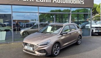 56000 : Hyundai Vannes - Park Lann Automobiles - HYUNDAI i30 SW - i30 SW - Silky Bronze Métal - Traction - Essence/Micro-Hybride
