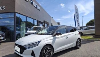 56000 : Hyundai Vannes - Park Lann Automobiles - HYUNDAI i20 - i20 - Polar White Métal/Toit/rétros Black - Traction - Essence/Micro-Hybride