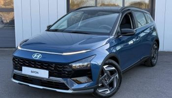 57685 : Hyundai Metz - Theobald Automobiles - HYUNDAI Bayon - Bayon - Vibrant Blue Métal/Toit+rétros Black - Traction - Essence