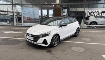 45000 : Hyundai Orléans Motors - HYUNDAI i20 - i20 - Atlas White/Toit+rétros Black - Traction - Essence