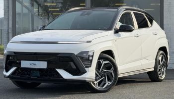 57200 : Hyundai Sarreguemines - Theobald Automobiles - HYUNDAI Kona - Kona - Atlas White/Toit/rétros Black - Traction - Hybride : Essence/Electrique