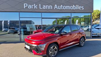 56000 : Hyundai Vannes - Park Lann Automobiles - HYUNDAI Kona - Kona - Ultimate Red métallisé/Toit/rétros Black - Traction - Hybride : Essence/Electrique