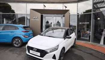 19100 : Hyundai Brive-la-Gaillarde - Garage Pouget - HYUNDAI i20 - i20 - Polar White Métal/Toit/rétros Black - Traction - Essence/Micro-Hybride
