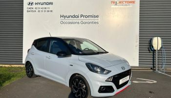 14100 : Hyundai Lisieux - Trajectoire Automobiles - HYUNDAI i10 - i10 - Slate Blue/Toit Phantom Black - Traction - Essence