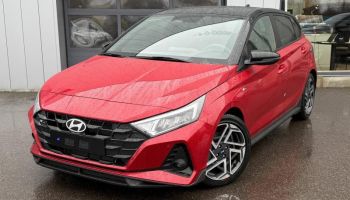 57685 : Hyundai Metz - Theobald Automobiles - HYUNDAI i20 - i20 - Dragon Red Métal/Toit+rétros Black - Traction - Essence