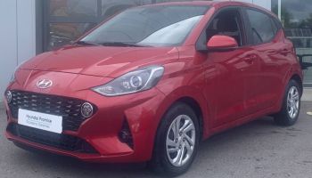 57200 : Hyundai Sarreguemines - Theobald Automobiles - HYUNDAI i10 - i10 - Dragon Red Métal - Traction - Essence