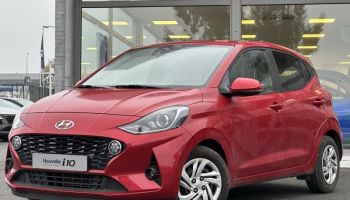 57200 : Hyundai Sarreguemines - Theobald Automobiles - HYUNDAI i10 - i10 - Dragon Red Métal - Traction - Essence