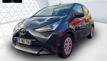 77600 : Hyundai Bussy-Saint-Georges - Protea by Riester - TOYOTA AYGO MY20 x-play - AYGO II - Gris - Boîte manuelle - Essence sans plomb