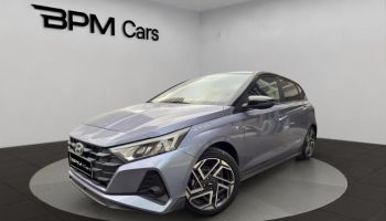 92130 : Hyundai ISSY-LES-MOULINEAUX - BPM Cars - HYUNDAI i20 - i20 - Meta Blue Métal/Toit+rétros Black - Traction - Essence