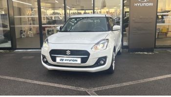 40990 : Hyundai Dax - i-AUTO - SUZUKI Swift - Swift - Pure White Pearl métallisé - Traction - Essence/Micro-Hybride