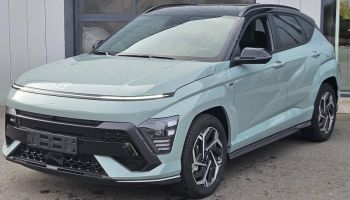 57685 : Hyundai Metz - Theobald Automobiles - HYUNDAI Kona - Kona - Mirage Green/Toit/rétros Black - Traction - Hybride : Essence/Electrique