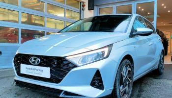 78000 : Hyundai Versailles - SOCOHY - HYUNDAI i20 - i20 - Sleek Silver Métal - Traction - Essence/Micro-Hybride