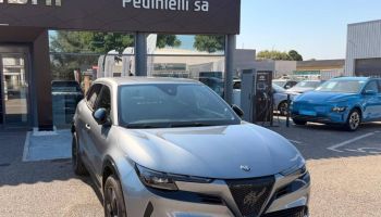 84120 : Hyundai PERTUIS - SA PEDINIELLI - ALFA ROMEO JUNIOR Premium - JUNIOR - Gris - Automate sequentiel - Essence sans plomb
