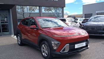 84120 : Hyundai PERTUIS - SA PEDINIELLI - HYUNDAI KONA Intuitive - KONA II - Rouge - Automate sequentiel - Essence / Courant électrique