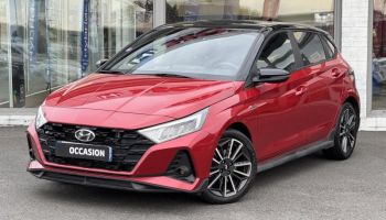 57200 : Hyundai Sarreguemines - Theobald Automobiles - HYUNDAI i20 - i20 - Dragon Red Métal/Toit/rétro Black - Traction - Essence/Micro-Hybride