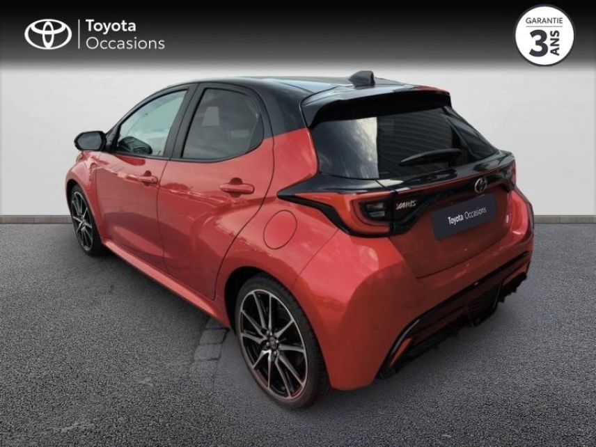 50000 : Hyundai Saint-Lô - GCA - TOYOTA Yaris - Yaris - Bi-ton Rouge Intense / Toit noir - Traction - Hybride : Essence/Electrique
