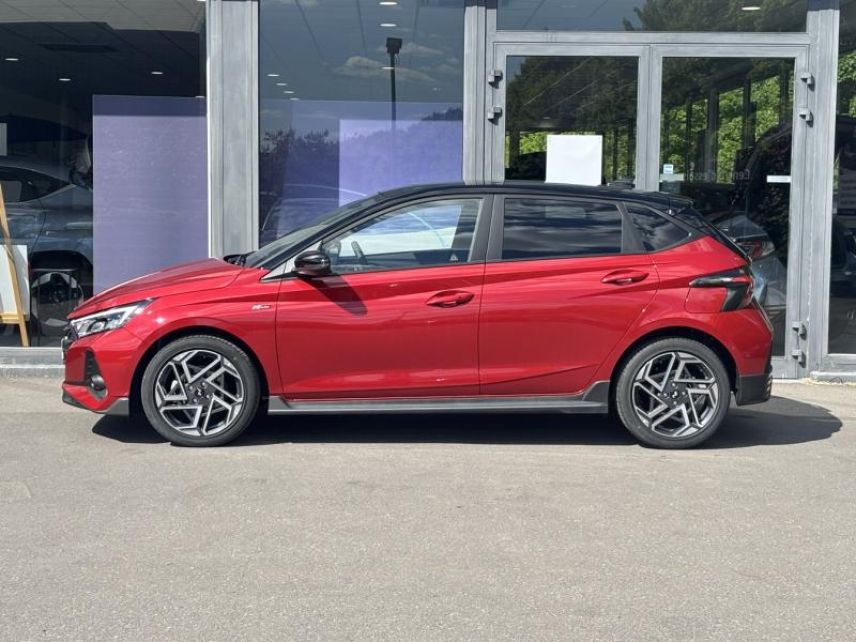 57100 : Hyundai Thionville - Théobald Automobiles - HYUNDAI i20 - i20 - Dragon Red Métal/Toit+rétros Black - Traction - Essence