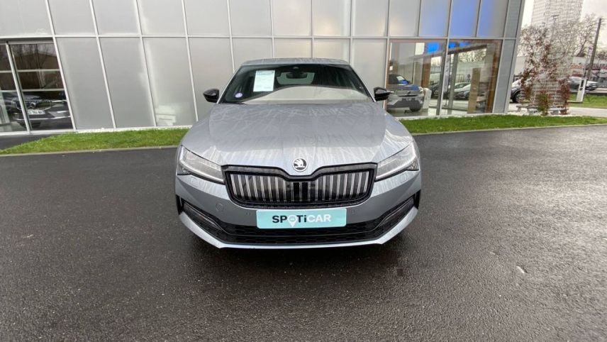 31200 : Hyundai TOULOUSE NORD - AUTO NORD - SKODA SUPERB Sportline - SUPERB III - GRIS FONCE - Automate sequentiel - Essence / Courant électrique