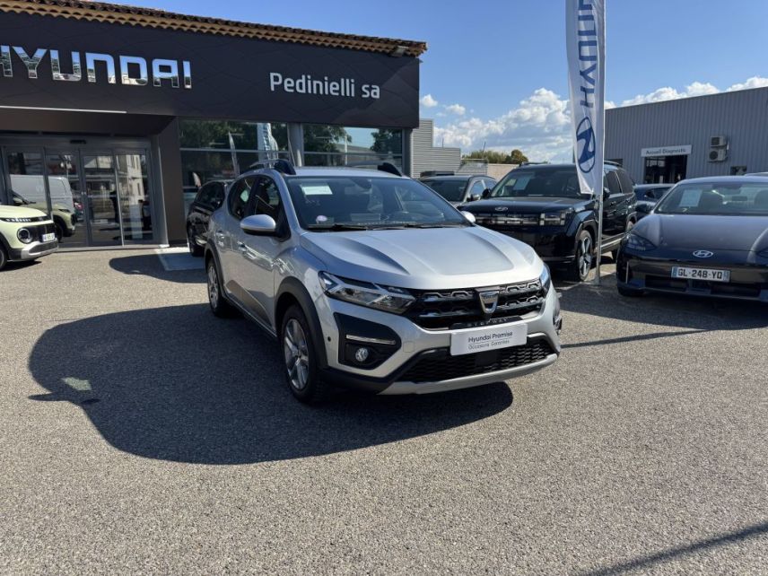 84120 : Hyundai PERTUIS - SA PEDINIELLI - DACIA SANDERO Stepway Confort - SANDERO III - Gris - Boîte manuelle - Essence sans plomb