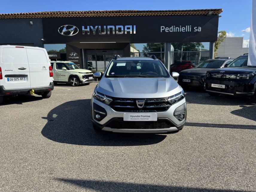 84120 : Hyundai PERTUIS - SA PEDINIELLI - DACIA SANDERO Stepway Confort - SANDERO III - Gris - Boîte manuelle - Essence sans plomb