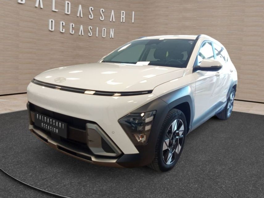 83130 : Hyundai Toulon - Autodif SAS - Groupe BALDASSARI - HYUNDAI KONA Creative - KONA II - BLANC - Automate sequentiel - Essence / Courant électrique