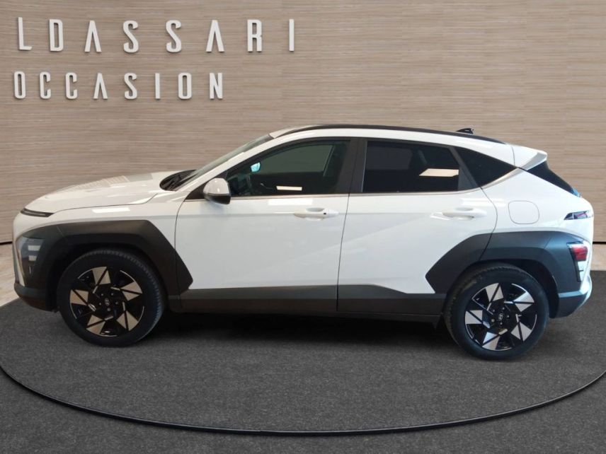 83130 : Hyundai Toulon - Autodif SAS - Groupe BALDASSARI - HYUNDAI KONA Creative - KONA II - BLANC - Automate sequentiel - Essence / Courant électrique