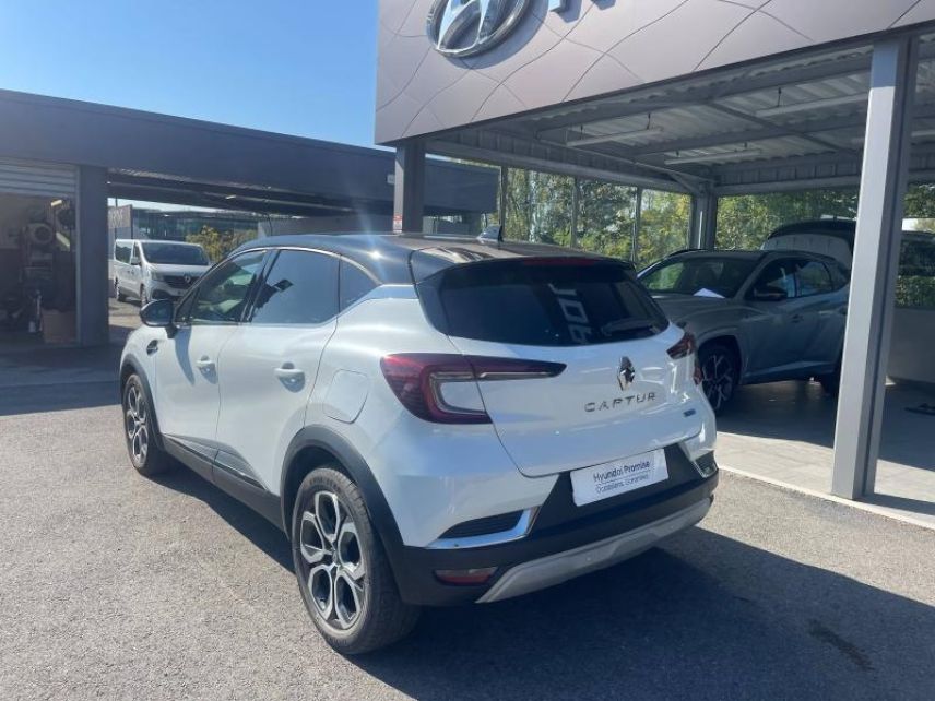 64100 : Hyundai Bayonne - Oceanic Auto - RENAULT Captur - Captur - Blanc Nacré - Traction - Hybride rechargeable : Essence/Electrique