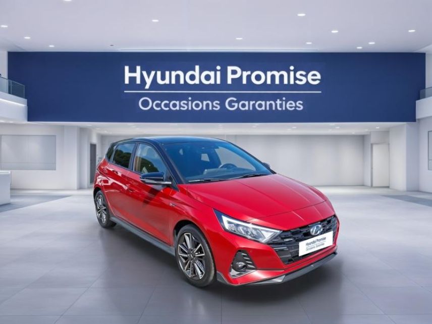 56000 : Hyundai Vannes - Park Lann Automobiles - HYUNDAI i20 - i20 - Dragon Red Métal/Toit/rétro Black - Traction - Essence/Micro-Hybride