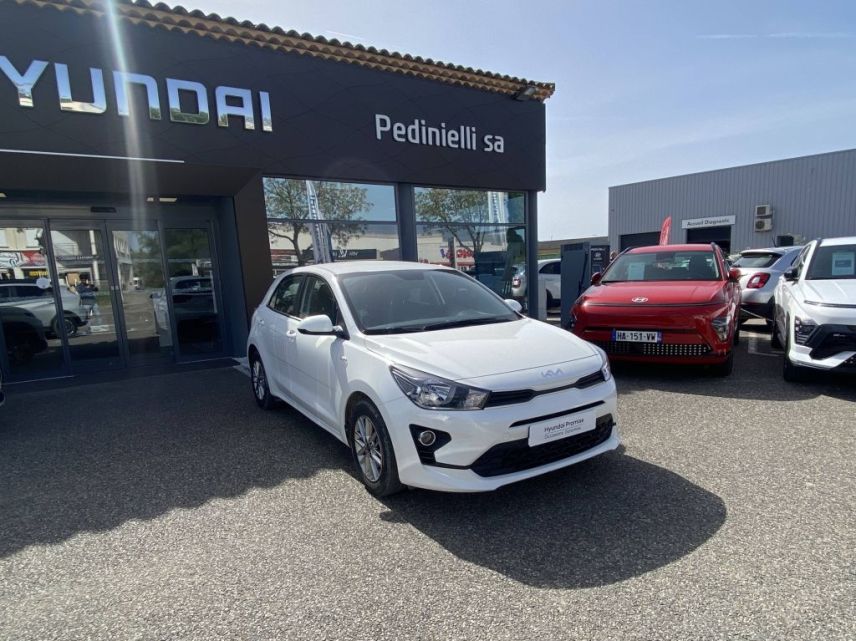 84120 : Hyundai PERTUIS - SA PEDINIELLI - KIA RIO Active - RIO IV - Blanc - Boîte manuelle - Essence sans plomb