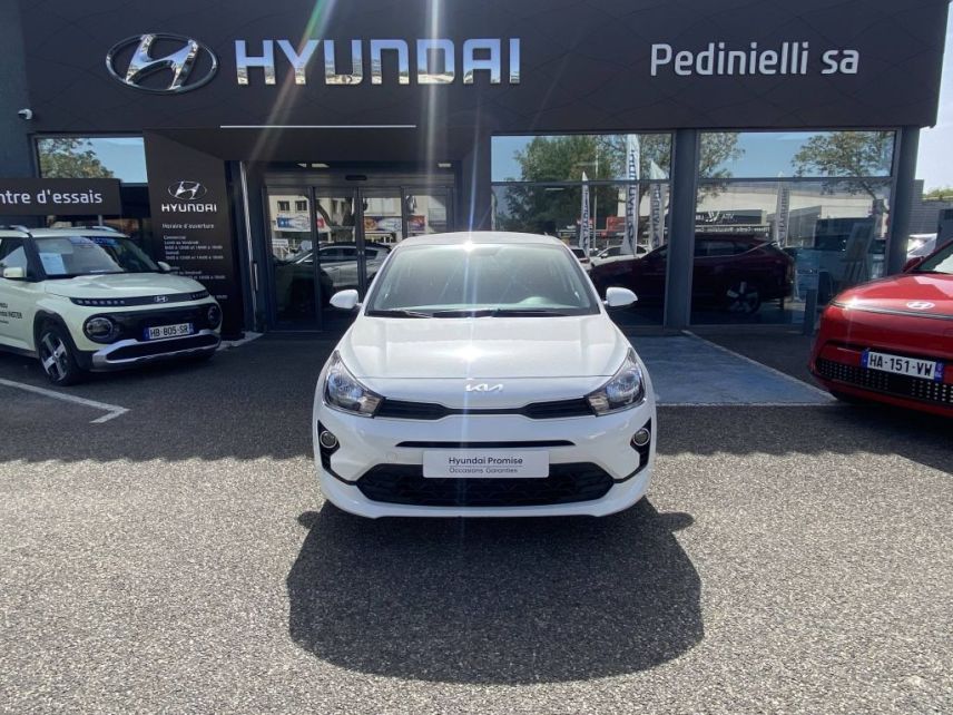 84120 : Hyundai PERTUIS - SA PEDINIELLI - KIA RIO Active - RIO IV - Blanc - Boîte manuelle - Essence sans plomb