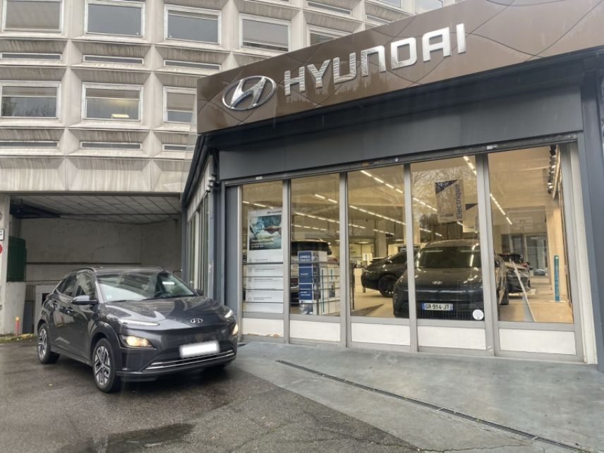 75013 : Hyundai Paris 13 - Bayard Automobiles - HYUNDAI Kona - Kona - Dark Knight Métal - Traction - Electrique