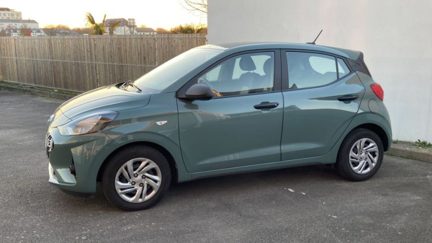 85000 : Hyundai La Roche-sur-Yon - Océane Auto - HYUNDAI i10 Initia - i10 III - Vert - Boîte manuelle - Essence sans plomb
