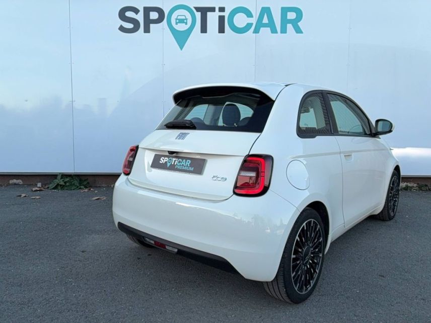 33140 : Hyundai Bordeaux Sud Villenave d&#039;Ornon - Sipa Automobiles - FIAT 500e BERLINE MY22 SERIE 1 STEP 2 Icône Plus - 500 III - Blanc - Automate à fonct. Continu - Courant électrique