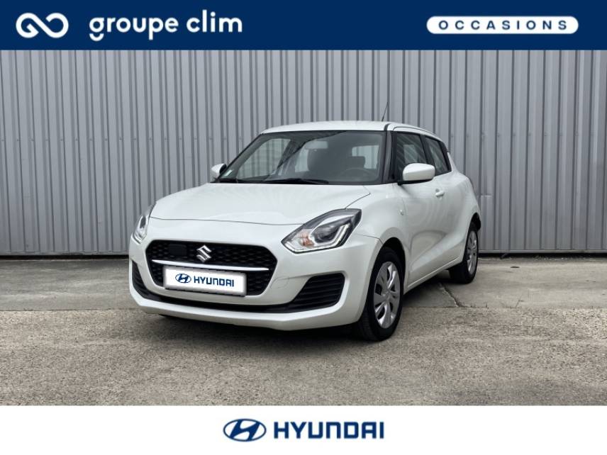 40990 : Hyundai Dax - i-AUTO - SUZUKI Swift - Swift - Pure White Pearl métallisé - Traction - Essence/Micro-Hybride