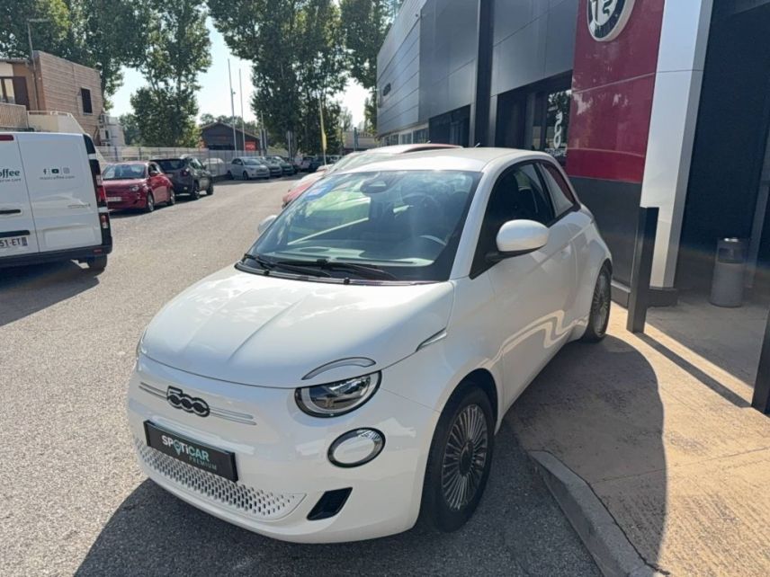 04100 : Hyundai Manosque - Pedinielli - FIAT 500e BERLINE MY22 SERIE 1 STEP 2 Icône - 500 III ELECTRIQUE - Blanc - Automate à fonct. Continu - Courant électrique