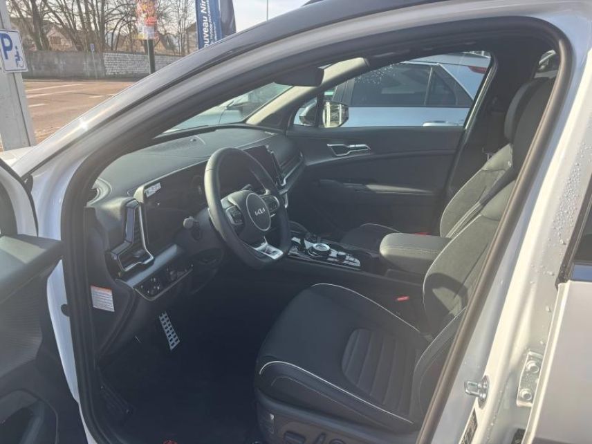 89100 : Hyundai Sens - APS - KIA Sportage - Sportage - Blanc Sensation nacré/Toit noir - Intégrale - Hybride rechargeable : Essence/Electrique