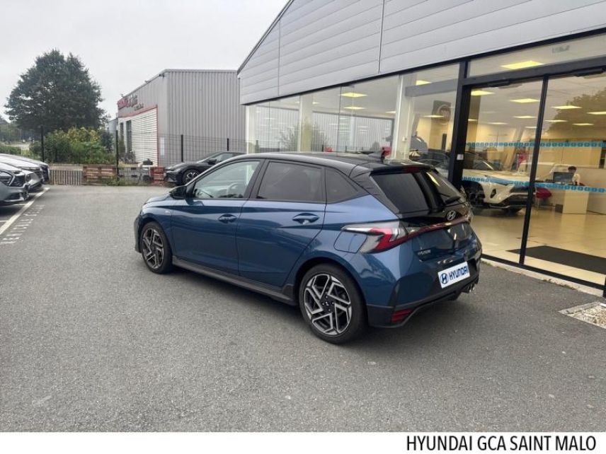 35400 : Hyundai Saint-Malo - GCA - HYUNDAI i20 - i20 - Polar White/Toit+rétros Black - Traction - Essence