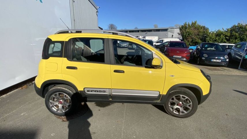 33140 : Hyundai Bordeaux Sud Villenave d&#039;Ornon - Sipa Automobiles - FIAT PANDA SERIE 2 Cross - PANDA III - Jaune - Boîte manuelle - Essence sans plomb