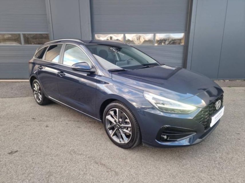 56000 : Hyundai Vannes - Park Lann Automobiles - HYUNDAI i30 SW - i30 SW - Sailing Blue métal - Traction - Essence