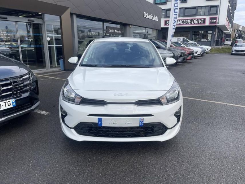64100 : Hyundai Bayonne - Oceanic Auto - KIA Rio - Rio - Blanc - Traction - Essence