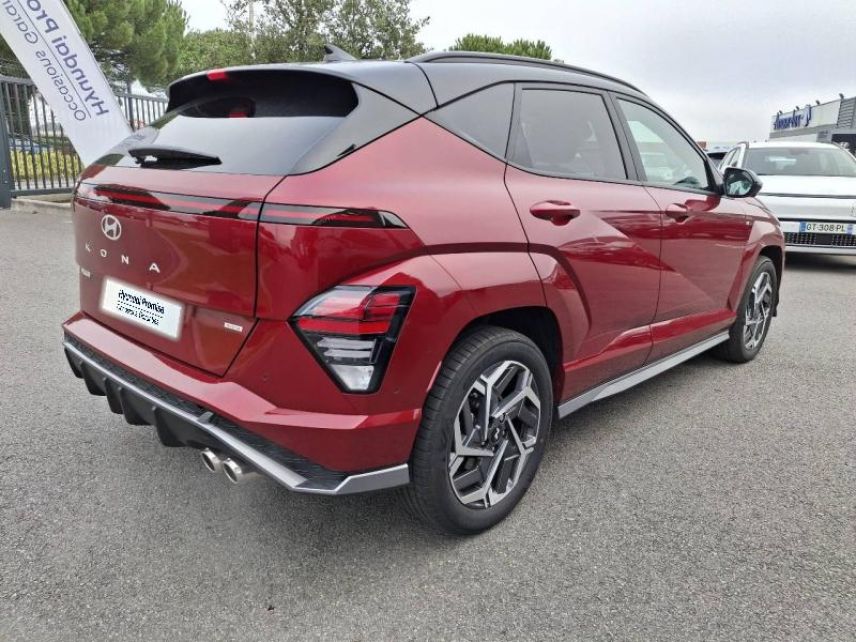 56000 : Hyundai Vannes - Park Lann Automobiles - HYUNDAI Kona - Kona - Ultimate Red métallisé/Toit/rétros Black - Traction - Hybride : Essence/Electrique