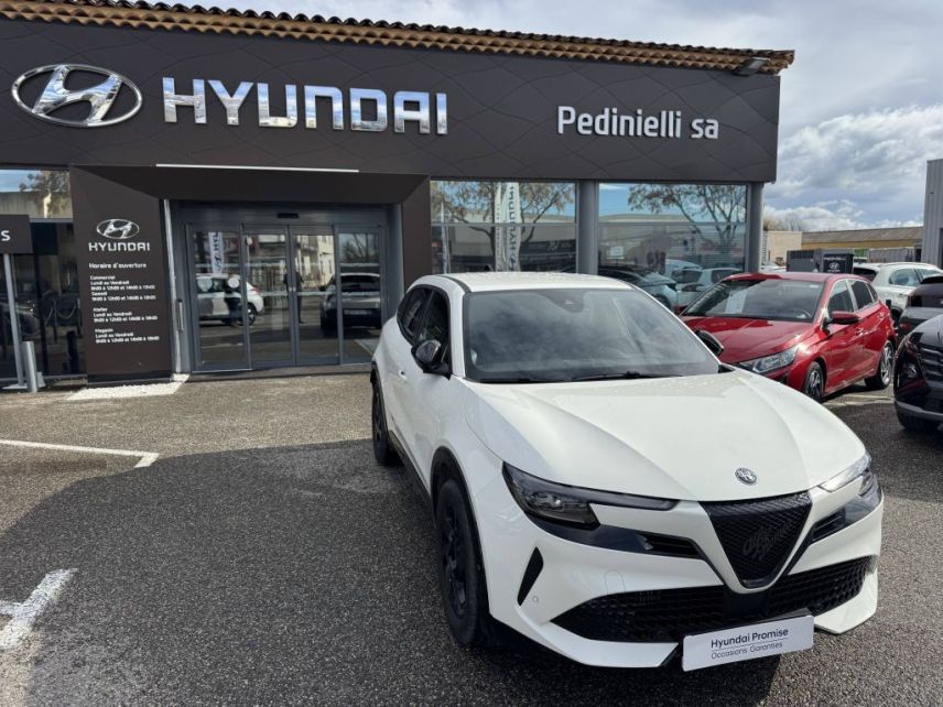84120 : Hyundai PERTUIS - SA PEDINIELLI - ALFA ROMEO JUNIOR Premium - JUNIOR - Blanc - Automate sequentiel - Essence sans plomb
