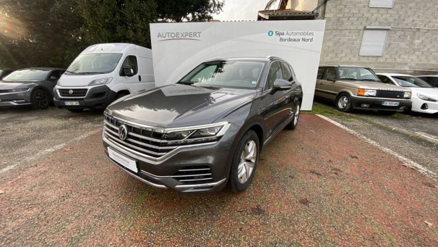 33110 : Hyundai Bordeaux Nord Le Bouscat - Sipa Automobiles - VOLKSWAGEN TOUAREG Carat Exclusive - TOUAREG III - GRIS CLAIR - Boîte automatique - Diesel