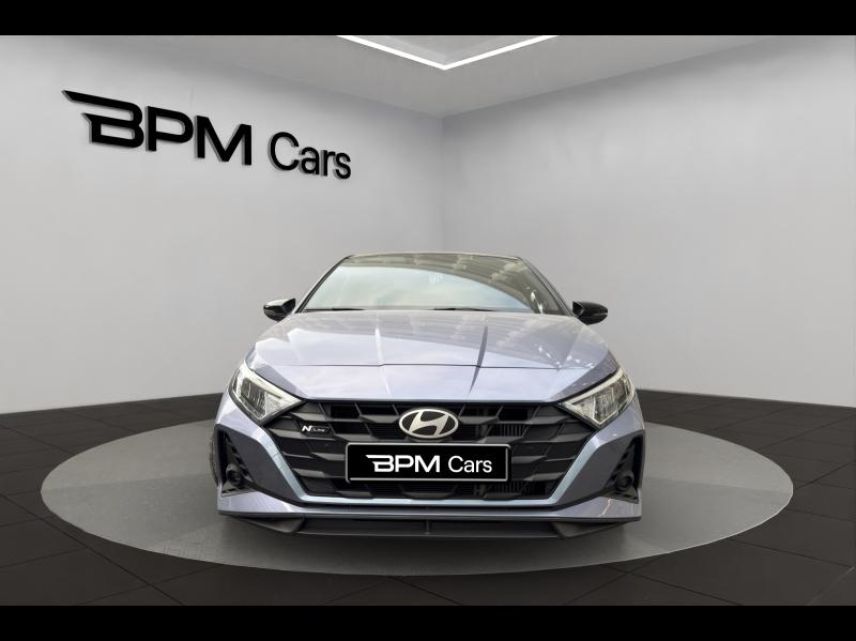 75013 : Hyundai Paris 13 - BPM Cars - HYUNDAI i20 - i20 - Meta Blue Métal/Toit+rétros Black - Traction - Essence