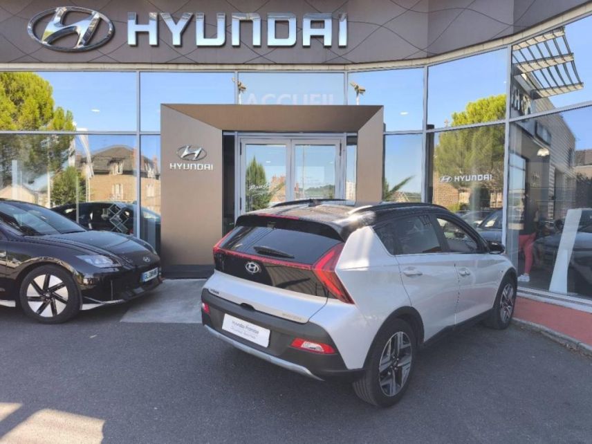 19100 : Hyundai Brive-la-Gaillarde - Garage Pouget - HYUNDAI Bayon - Bayon - Sleek Silver Métal/Toit/rétros Black - Traction - Essence/Micro-Hybride