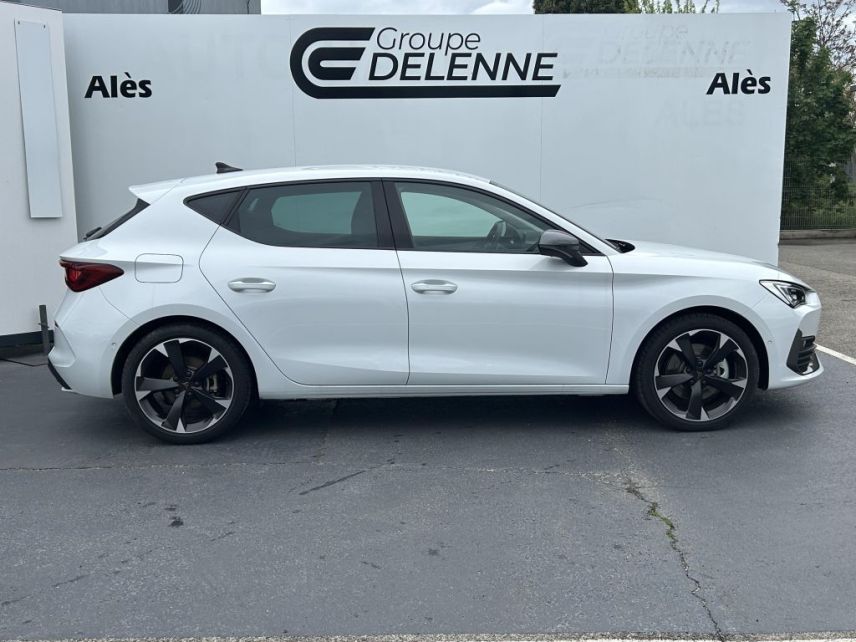 30100 : Hyundai Alès - Auto Hall - CUPRA LEON V - LEON - Blanc - Automate sequentiel - Essence / Courant électrique